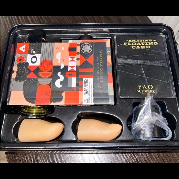FAO Schwartz Sleight of Hand Magic Set - Picture 3 of 3